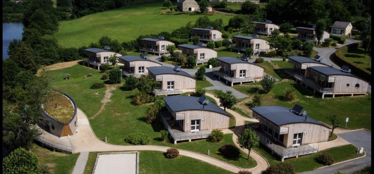 CAMPING VILLAGE VACANCES DE MENET