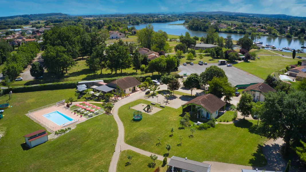 CAMPING LES POMMIERS D'AIGUELÈZE