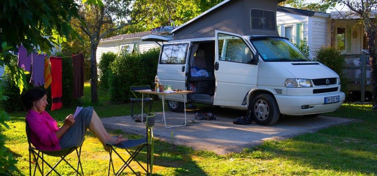 CAMPING LES POMMIERS D'AIGUELÈZE