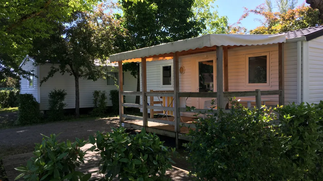 CAMPING LES POMMIERS D'AIGUELÈZE