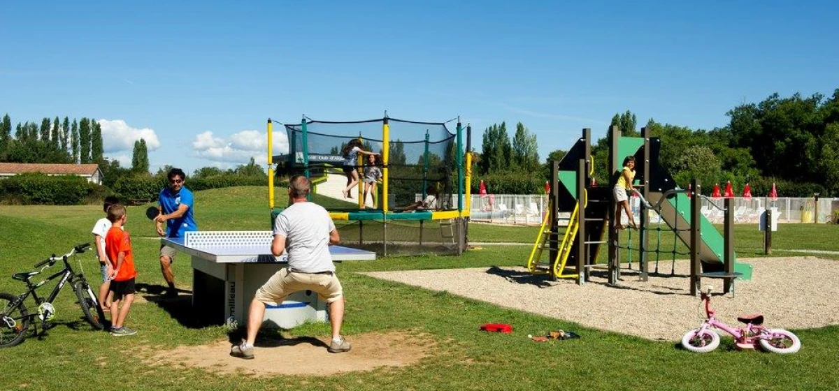 CAMPING LES POMMIERS D'AIGUELÈZE