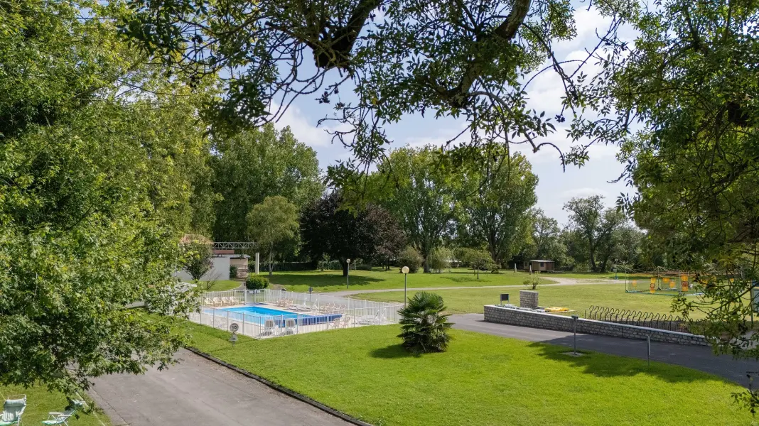 CAMPING SAINTES GRANDES RIVES